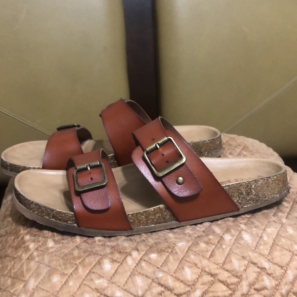 Size 9 women’s sandals - Picture 3 of 3